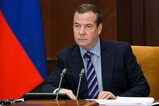 Медведев заявил о нежелании делить людей на привитых и непривитых от COVID-19