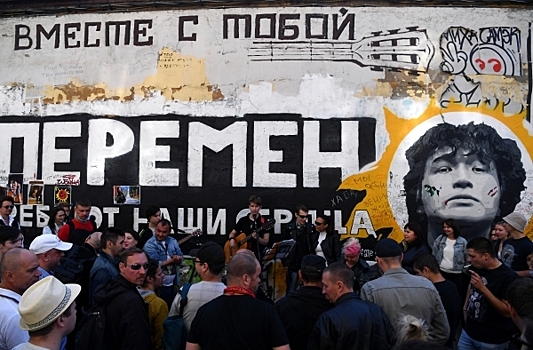 «Рисунки осыпаются!»: Защитник стены Цоя от Техника подтвердил ее реставрацию