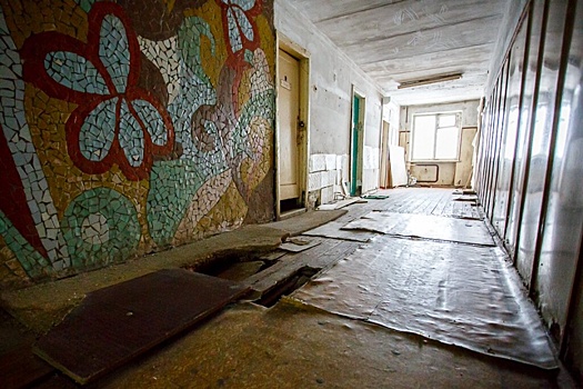 В Волгограде из-за пробитой коммунальщиками дыры заледенели полы в домах