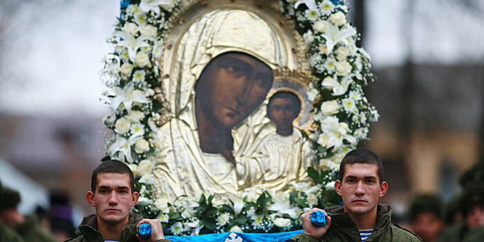 Казанская икона Божьей Матери: о чем ей молятся и кому она помогает?
