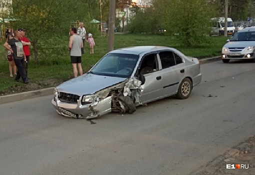 На Старой Сортировке водитель Hyundai Accent протаранил автобус и сбежал