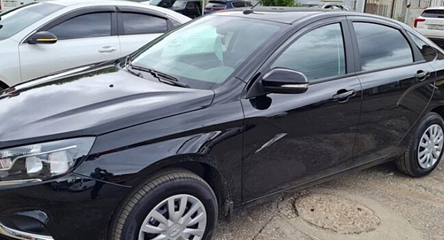 Автолюбитель сравнил подержанный Hyundai Solaris и новую LADA Vesta