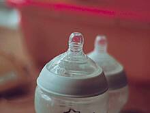 Новый тренд: зачем женщины кормят мужей блинами на грудном молоке