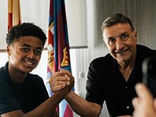 16-летний сын Клюйверта Шейн подписал контракт с «Барсой» (Фабрицио Романо)