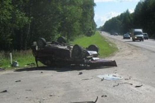 Трое пассажиров «Лады», включая двух подростков, пострадали из-за автоледи