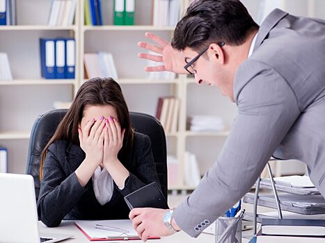 Почти половина россиян сталкивалась с абьюзом со стороны начальства