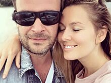 Мария Кожевникова поделилась фото с венчания и поздравила супруга с годовщиной свадьбы