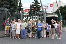 Участники «Московского долголетия» из Ховрина побывали на экскурсии в парке «Музеон»