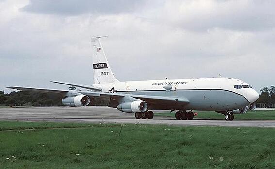 Американский «ядерный нюхач» приземлился на британской базе Милденхолл