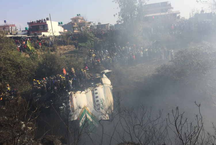 Пассажир разбившегося в Непале самолета снял на телефон последние секунды полета
