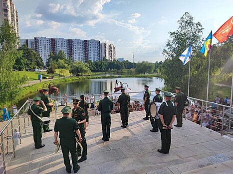 Молодые парламентарии Ясенева приняли участие в праздновании Дня ВМФ России