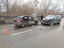 В Ижевске столкнулись два автомобиля