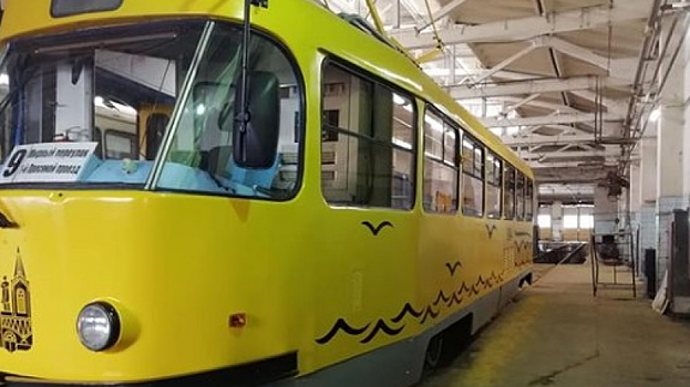 Завтра в Саратове выйдет в рейс первый брендированный трамвай из Москвы