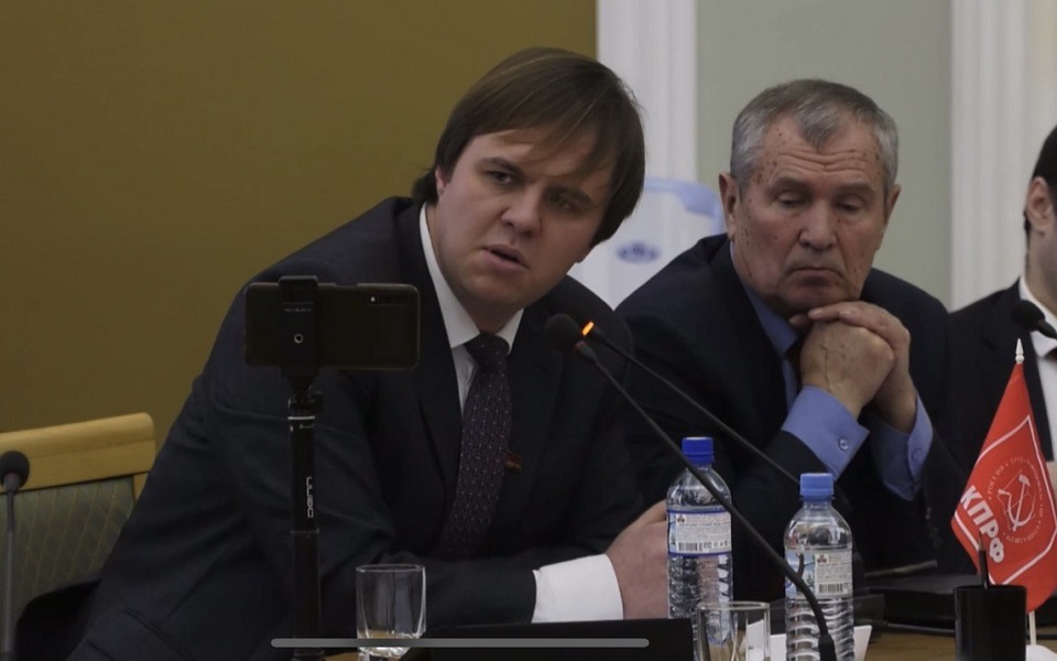 Депутат от КПРФ Алексей Захаров публично извинился по решению Рязгордумы