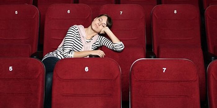 "Я засыпаю в кино и в театре": почему нас клонит в сон весной и что с этим делать