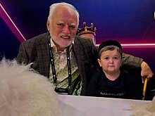 Два мема на одном фото: Хасбик встретился с дедом Гарольдом, скрывающим боль