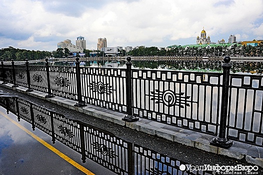 Колесо обозрения или мост через пруд? Голосуйте за будущий дизайн набережной в Екатеринбурге
