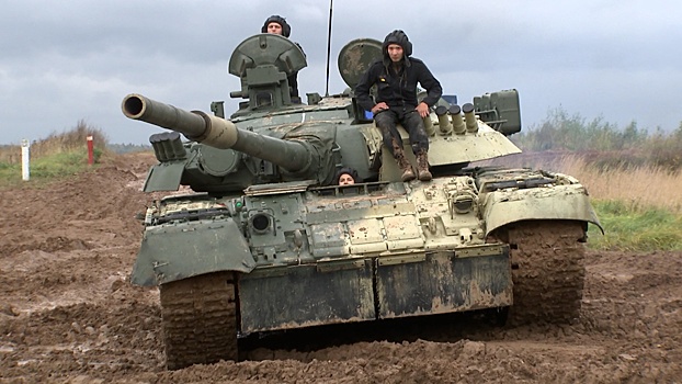 Грязь, порох и пот: как тренируются танкисты и разведчики ЗВО в Подмосковье