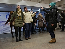 Новосибирские музыканты устроили флешмоб в метро в честь 8 марта