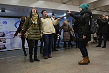 Новосибирские музыканты устроили флешмоб в метро в честь 8 марта