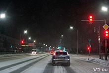 К вечеру дороги в центре Волгограда покрылись толстым слоем каши из снега и песка