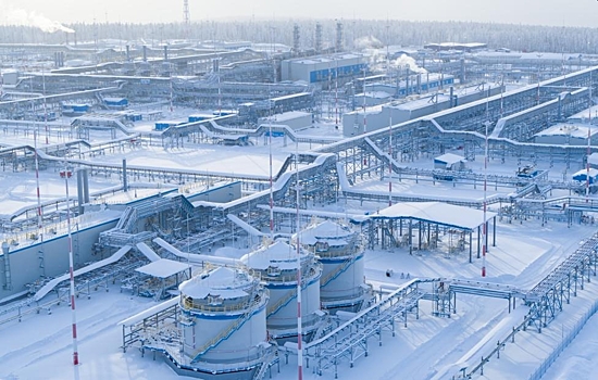 Британия ввела санкции против "Газпром нефти" и "Сургутнефтегаза"