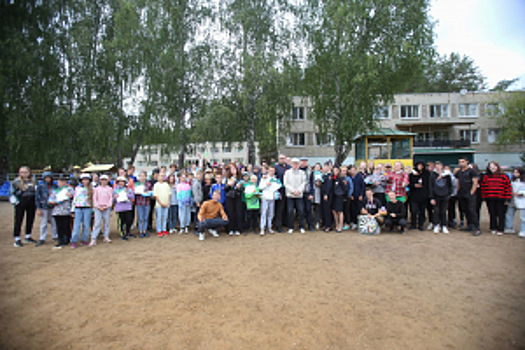 В Красноярском крае полицейские и общественники провели мероприятие с детьми в День Государственного флага