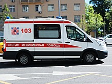 Летающий чемодан разбил нос девушке в Петербурге