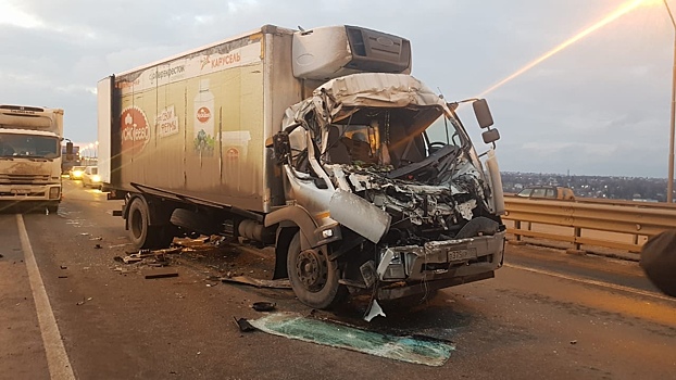 На мосту у Пристанного на одном и том же месте произошли две аварии с разницей в пару часов