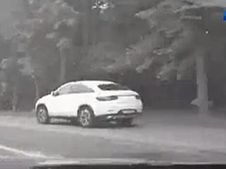 Гонки по тротуару: полиция изучает новые видео автохамов