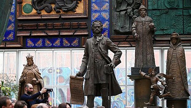 Церетели открыл еще один памятник Петру I в Москве