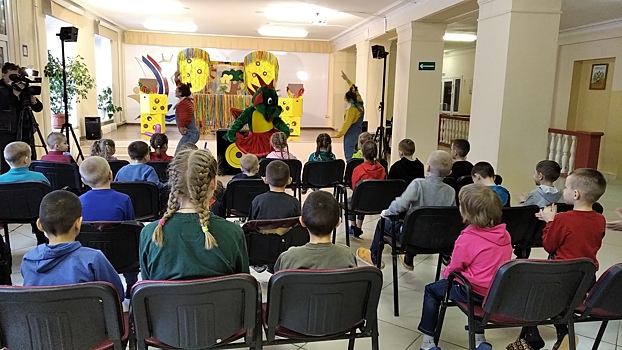 Курский театр кукол показал спектакль детям ДНР и ЛНР