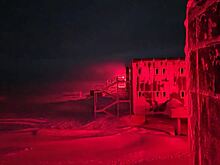 Почему полярную станцию освещают красными фонарями
