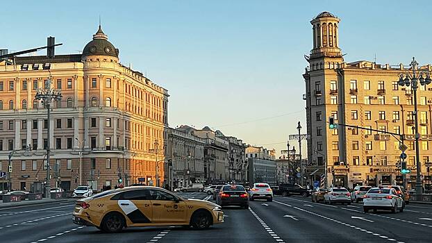 В центре Москвы перекрыли движение транспорта