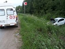 В Новосибирске человек, вылетев из машины при ДТП, погиб