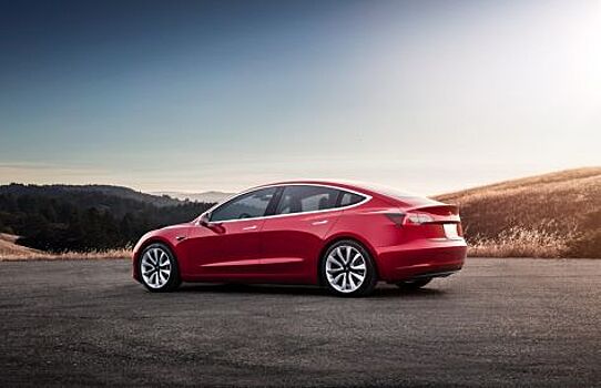 Tesla Model 3 и Chevrolet Bolt в списке самых крутых автомобилей десятилетия