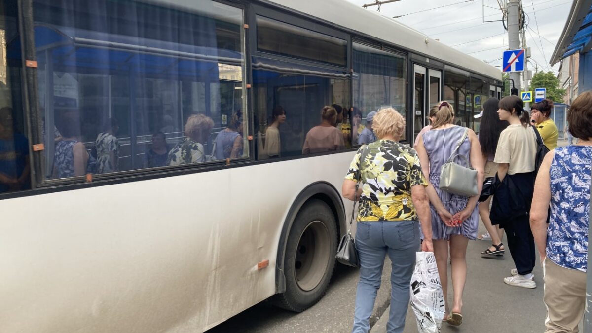 В Саратове перевозчики получили замечания за нарушения в движении автобусов