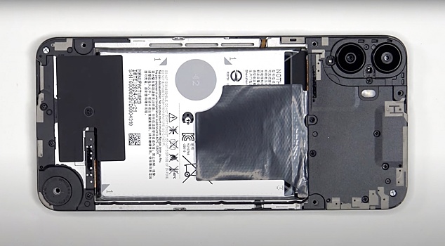 Съемная задняя крышка CMF Phone 1 не сильно упростила ремонт смартфона