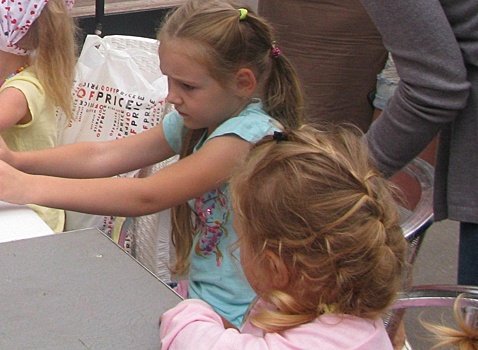 Дети района Лефортово научились лоскутному шитью