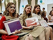 Девятиклассники школы №853 получили аттестаты об основном общем образовании