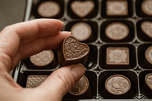 Нарколог предупредил об опасности алкогольных конфет