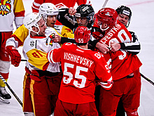 Матч "Спартак" - "Йокерит" начался с драки с участием четырех хоккеистов