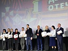 Накануне Дня Конституции школам Железнодорожного района вручили десять новых квадрокоптеров