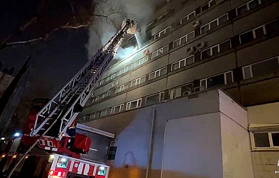 Пожар в здании с отелем на Международной улице ликвидирован