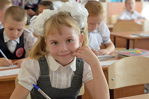 Москва отказалась запрещать телефоны в школе