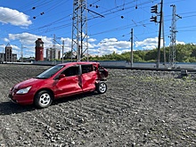 Под Новосибирском электропоезд столкнулся с автомобилем Honda Civic