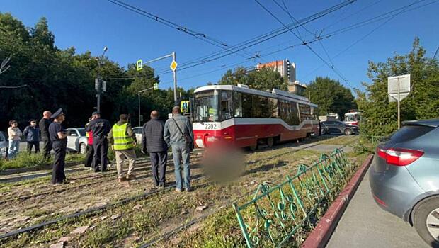 Трамвай №15 насмерть сбил молодую женщину в Новосибирске