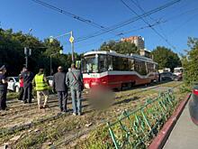 Трамвай №15 насмерть сбил молодую женщину в Новосибирске