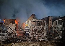 Военкор показал сгоревшие в результате взрывов в Одессе зерновозы