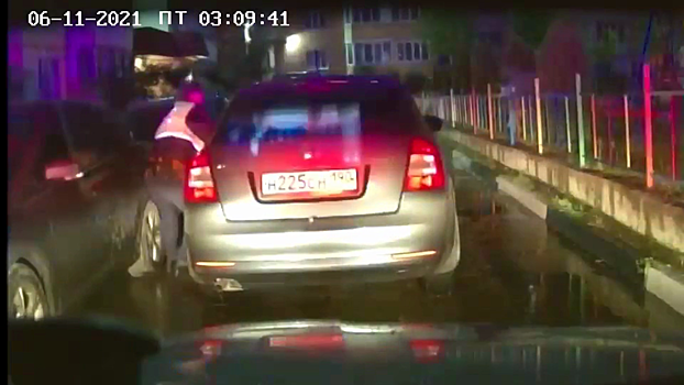 В Брянске задержан нарушитель, проехавший десятки метров с зажатым в окне автомобиля автоинспектором